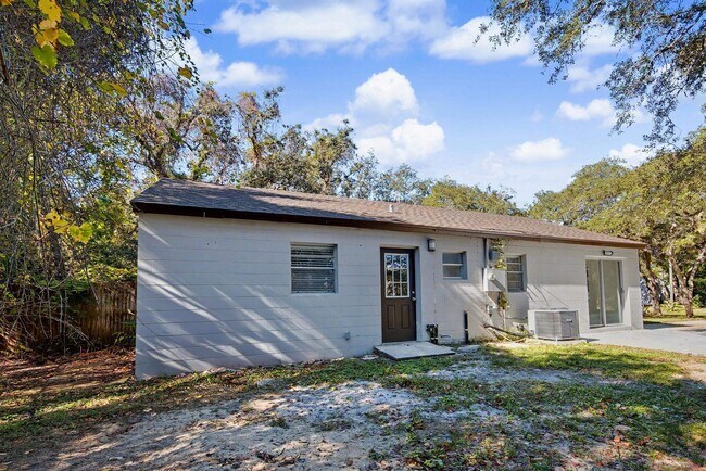 Building Photo - 235 Boulevard Des Pins