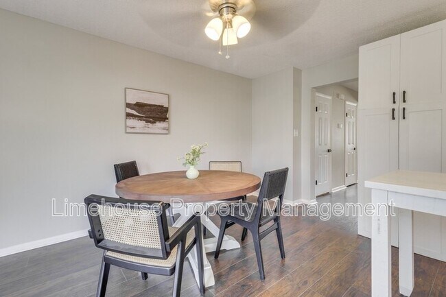 Building Photo - 749 Quesnel Dr