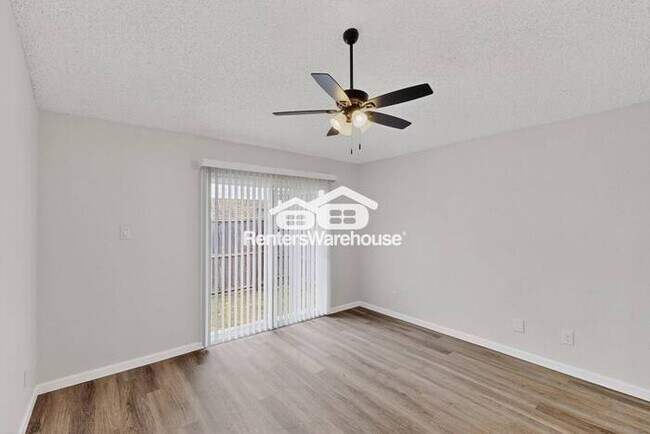 Building Photo - MOVE IN READY - 3BED/2.5BATH - CARROLLTON ...