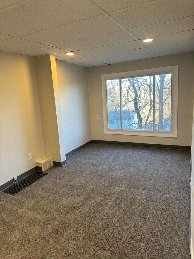 Building Photo - 847 Flemington St