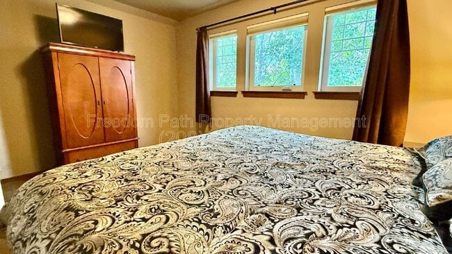 Building Photo - 406 Lundblad Pl