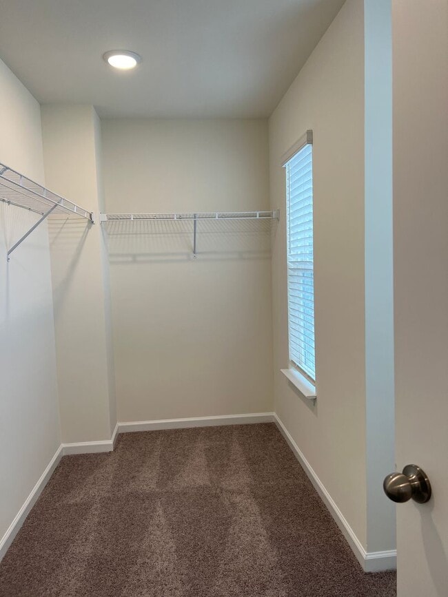 Building Photo - Coming Soon - Beautiful 3 bedroom 2.5 bath Home in Roebuck!
