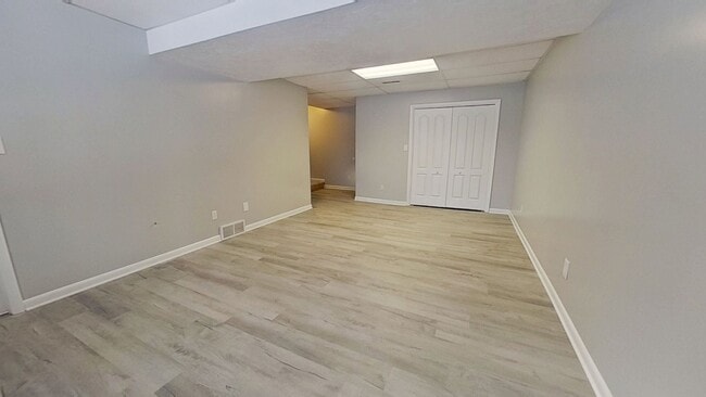 Building Photo - Comfortable Townhome in Convenient Location