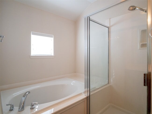 Building Photo - 5406 Timber Ct Hollow