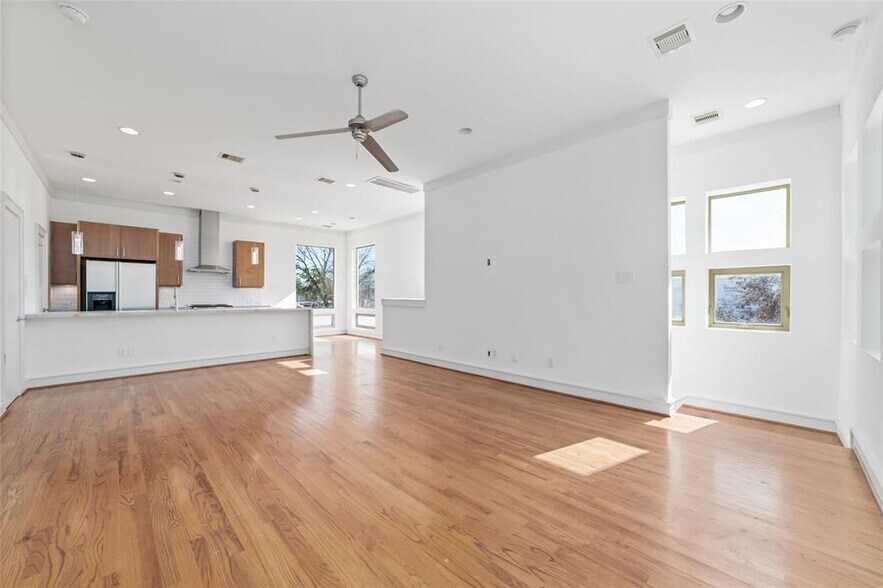 Building Photo - 821A W 25th St