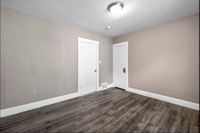 Building Photo - 4105 E 64th St