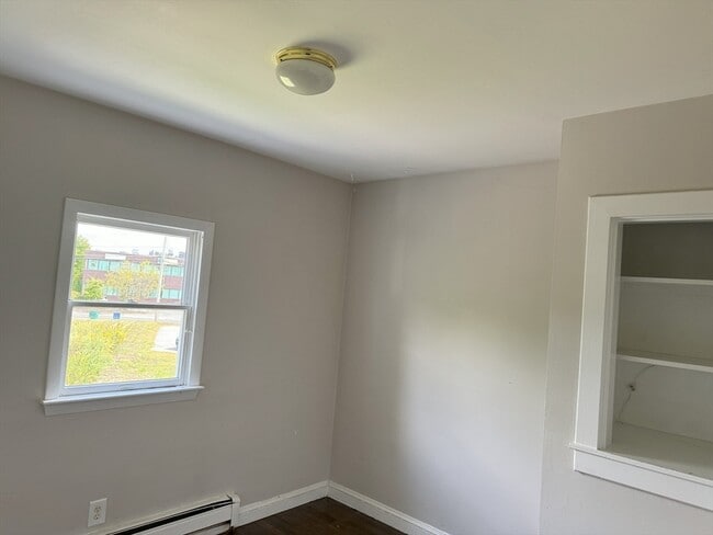 Building Photo - 587R Boston Rd