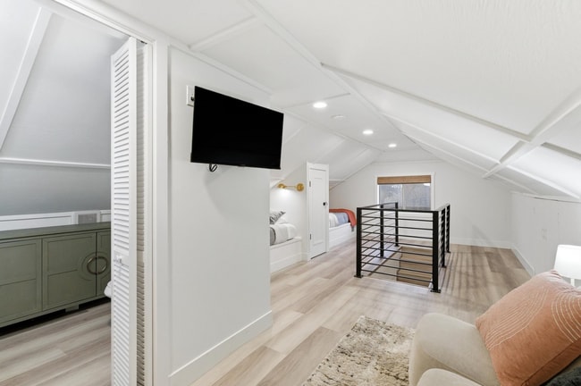 Building Photo - 809 3rd Ave W