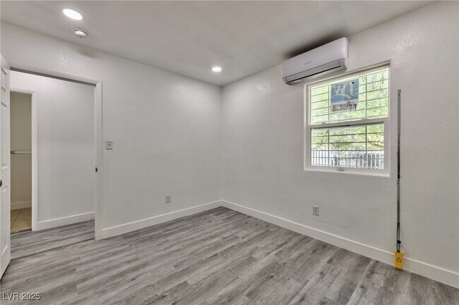 Building Photo - 339 N 10th St