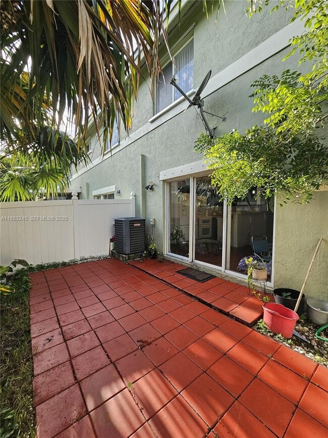 Building Photo - 126 Hidden Ct Rd