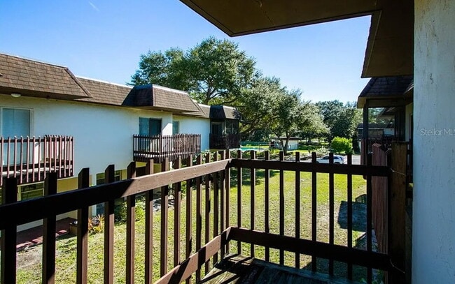 Building Photo - Centrally Located 3 bedroom 2.5 bath Townh...