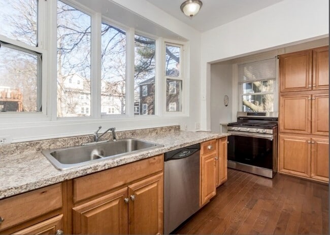 Building Photo - 37 Haskell St