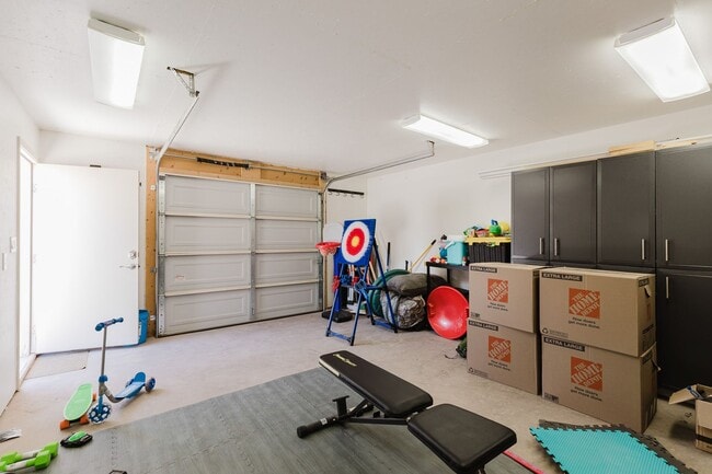 Building Photo - Meticulously kept 4 bedroom home with RV Parking/Hook ups