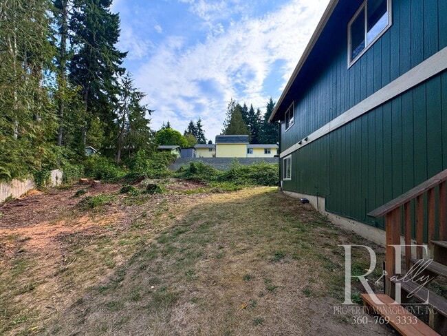 Building Photo - Spacious 4-Bedroom Home with Garage on Qui...