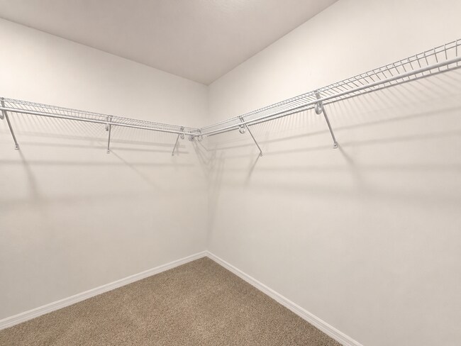 Building Photo - Experience modern & expansive living in this corner-lot 5Bedrooms/3.5Bath home at Ocala!