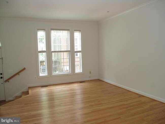 Building Photo - 8176 Skelton Cir