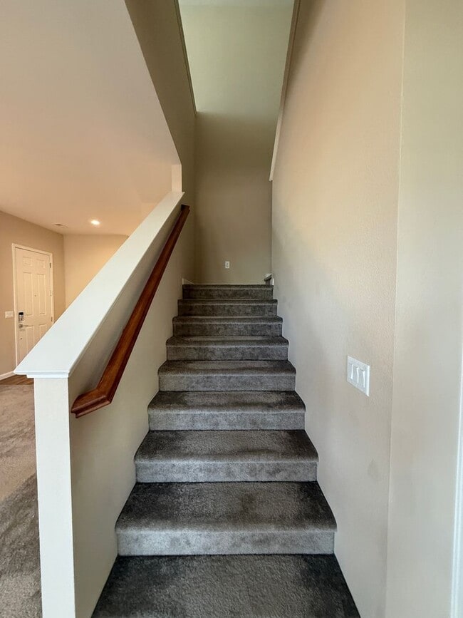 Building Photo - Experience refined living in this beautifully appointed 4-bedroom + den, 3-bath executive residence.