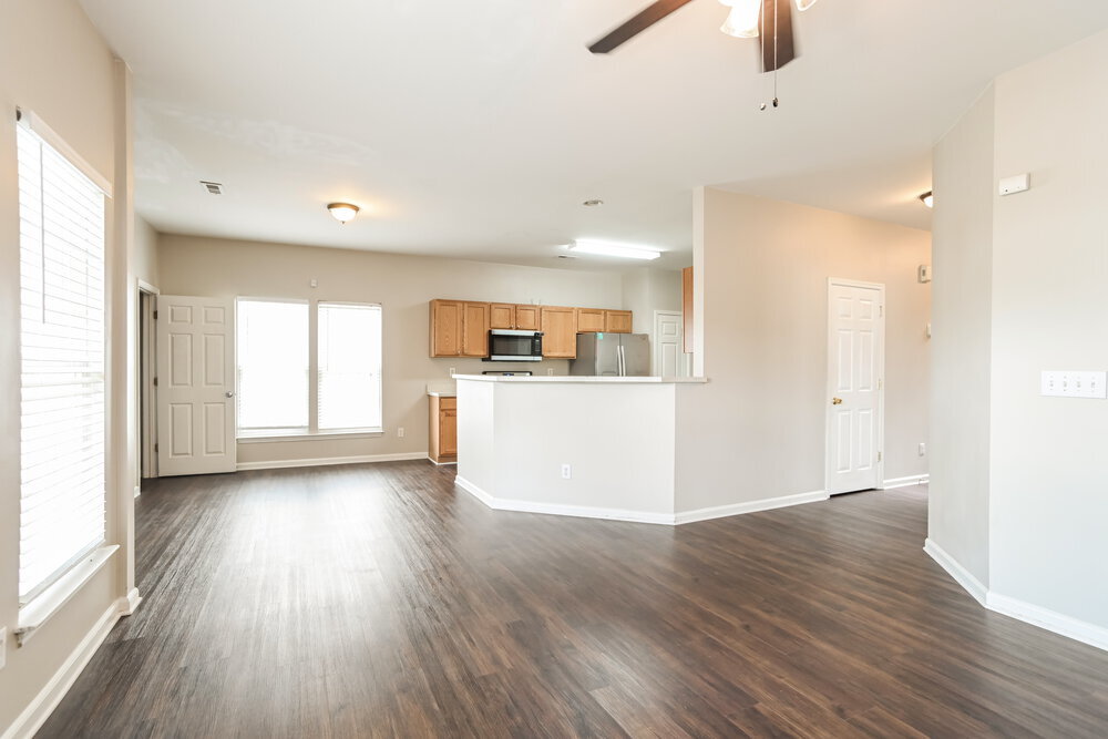 Building Photo - 6833 Tanners Creek Dr