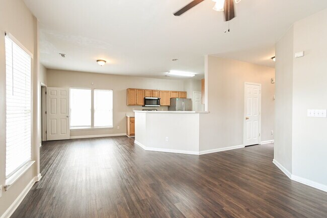 Building Photo - 6833 Tanners Creek Dr