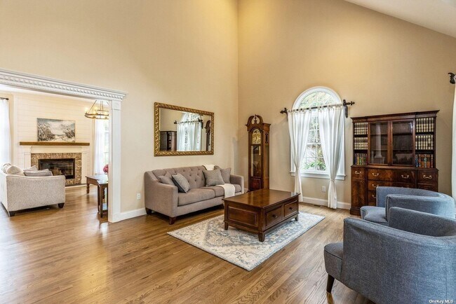Building Photo - 24 Bridle Path