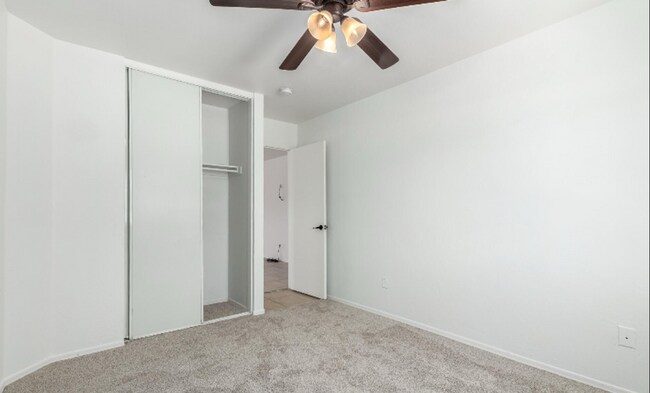 Building Photo - Charming Corner Lot Gem!