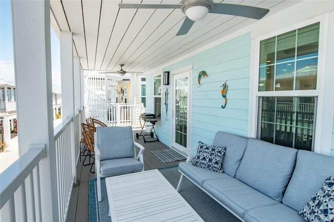 Building Photo - 375 NE Wharf Way