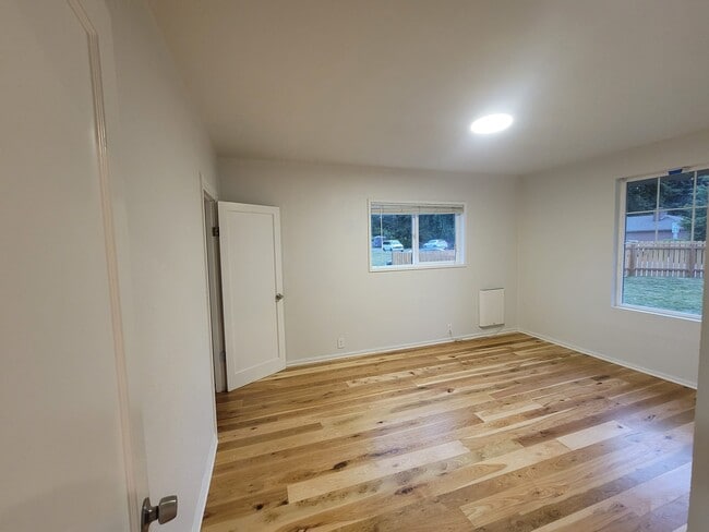 Building Photo - 6815 Lower Ridge Rd