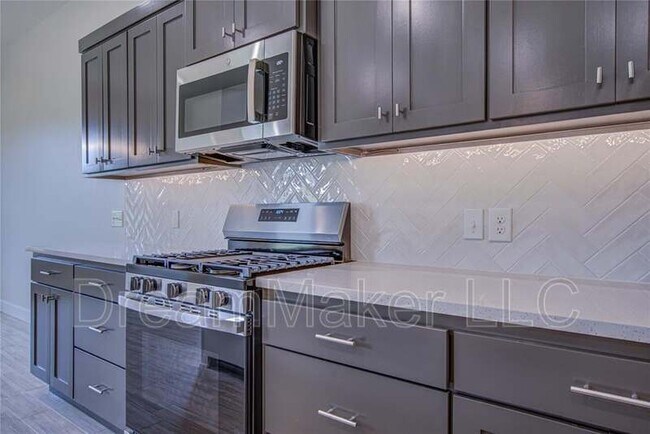 Building Photo - 207 Hope Ave