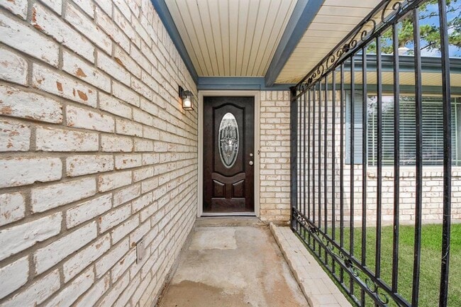 Building Photo - 23223 Canyon Lake Dr