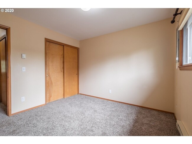 Building Photo - Great Condo in NE Portland - Irvington!