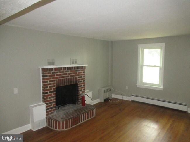 Building Photo - 1671 W Point Pike