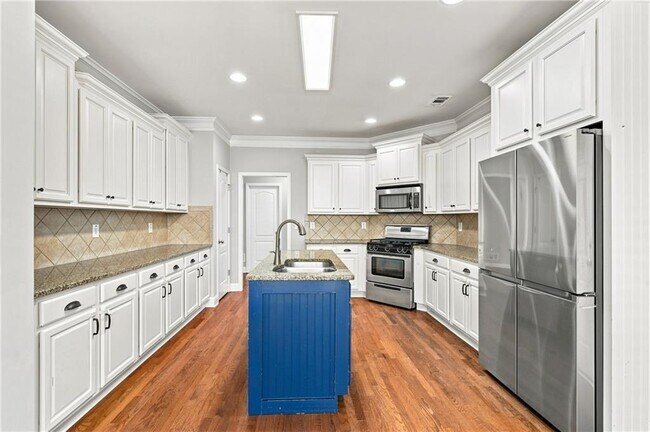 Building Photo - 3135 Carrick Rd