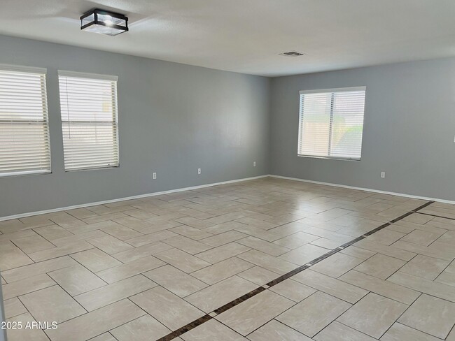 Building Photo - 2874 W Mineral Butte Dr