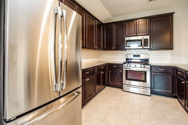 Building Photo - 622 Harvest Bluff Dr