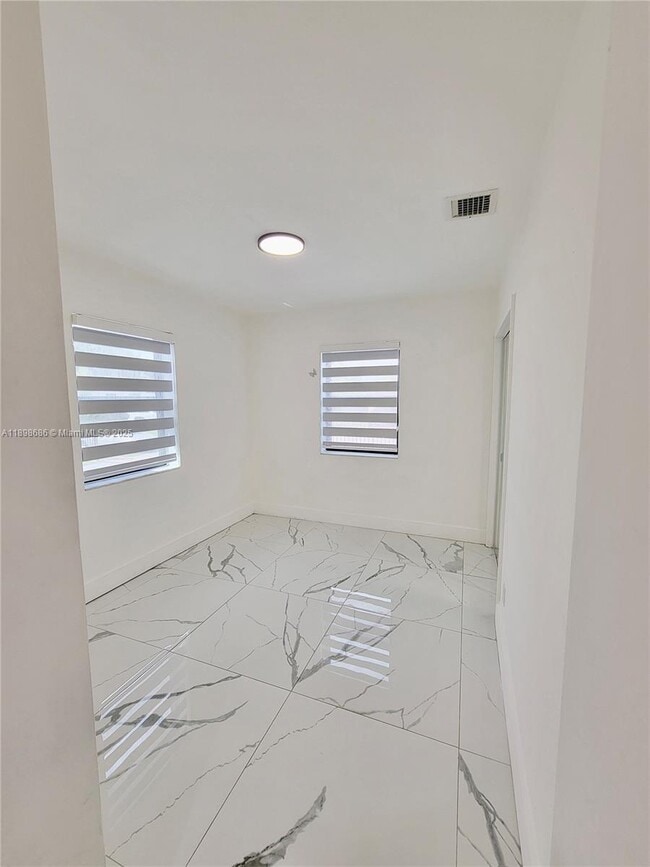 Building Photo - 8210 SW 29th St