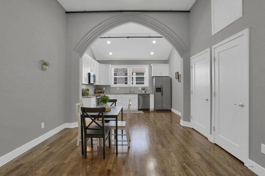 Building Photo - 5339 Nottingham Ave