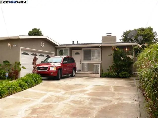 Building Photo - 5134 Elmwood Ave