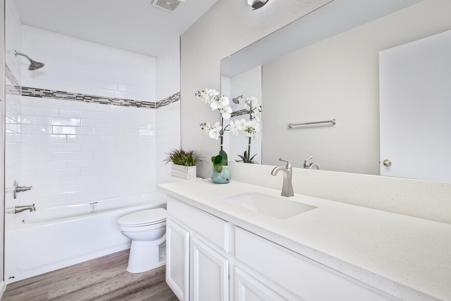 3rd Bathroom - 664 E Mariposa Pl