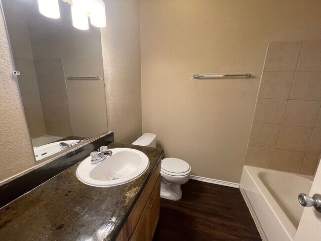 Building Photo - 105-107 Sunburst Court