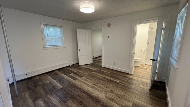 Building Photo - Very nicely remodeled 1 Bedroom Unit close...
