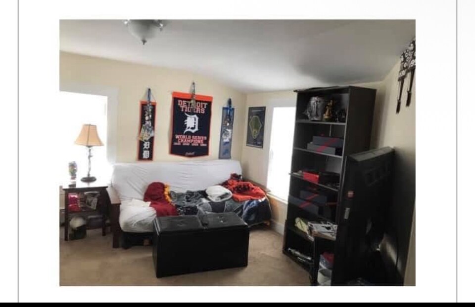 Building Photo - 285 Main St