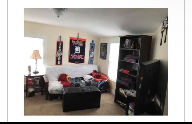 Building Photo - 285 Main St