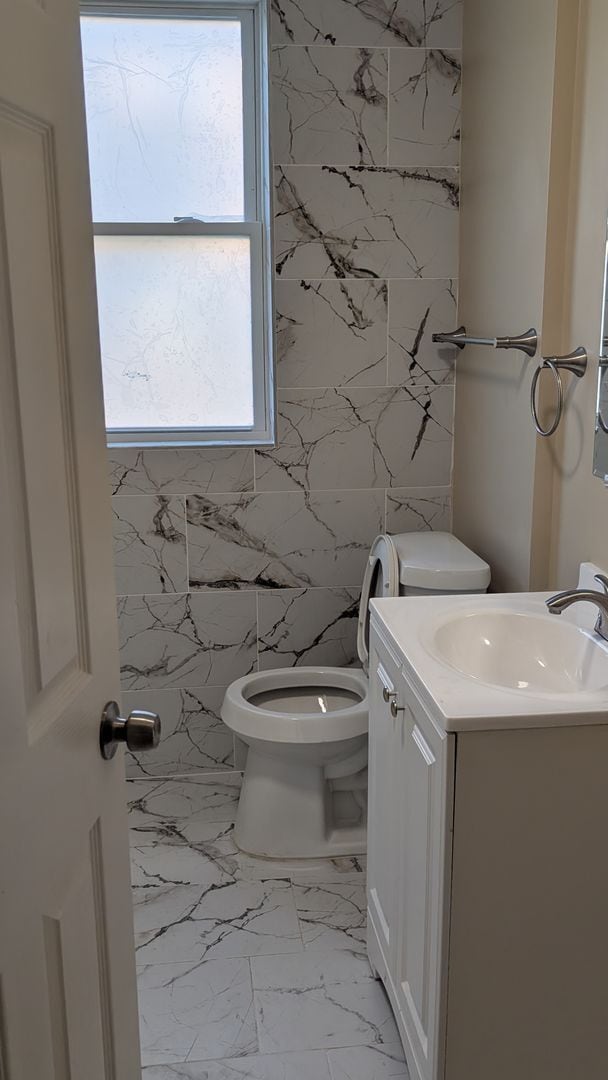 Building Photo - Newly Renovated Two-Bedroom