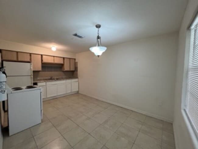 Building Photo - Main House (Triplex) can add one studio for additional rent (mother-in-law plan)