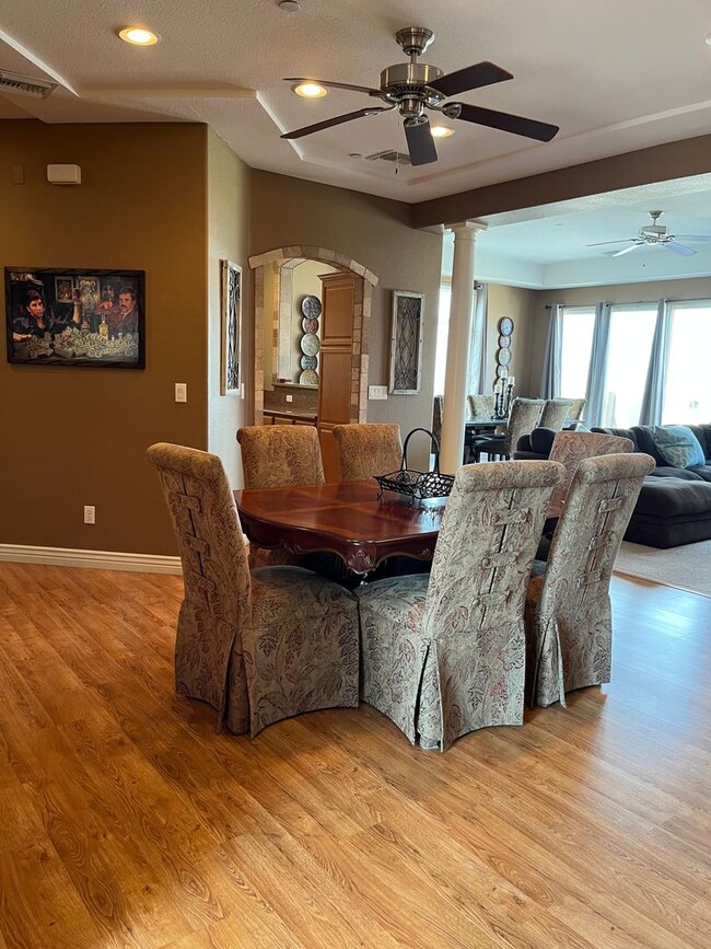 Building Photo - WINTER VACATION RENTAL - 3 Bedroom/3 Bath Condo