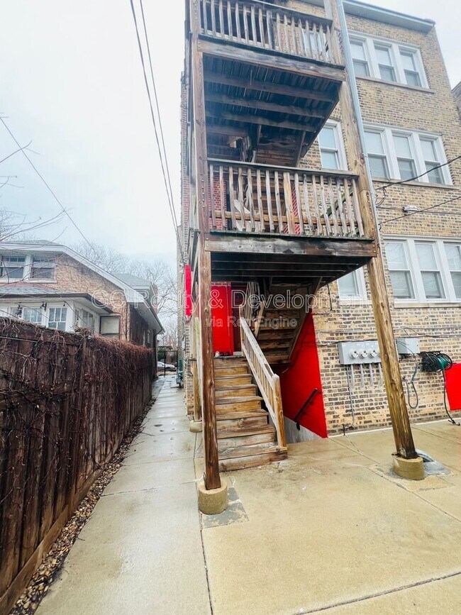 Building Photo - 6316 N Rockwell St