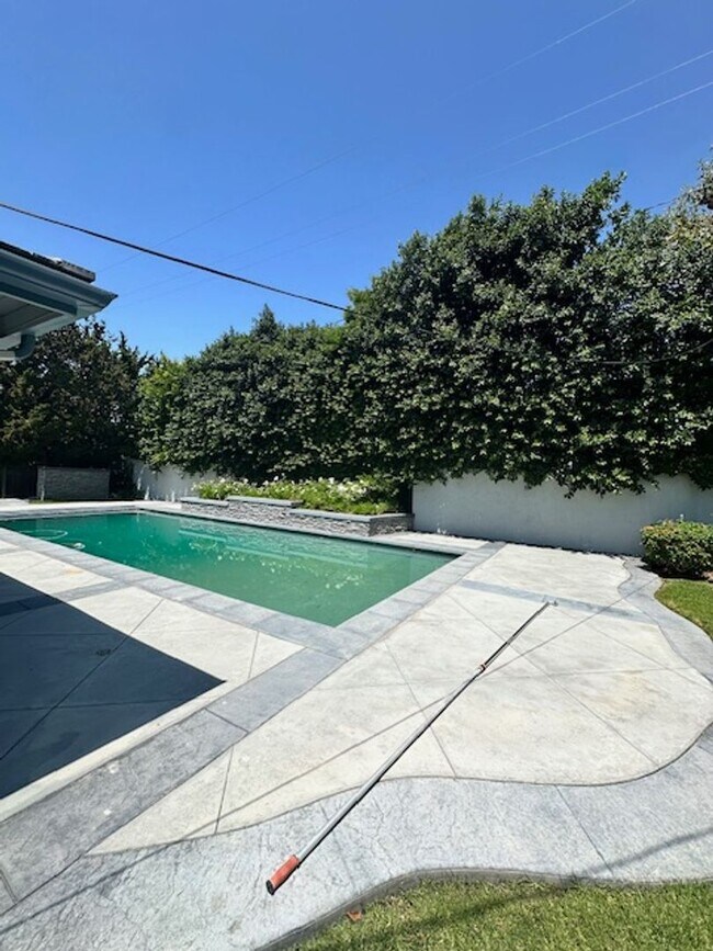 Building Photo - A True Gem in One of the Most Sought-After...