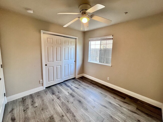 Building Photo - $2,750 West Fresno Near Island Water Park  4 Bed W. San Ramon