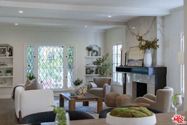 Building Photo - 203 S Detroit St