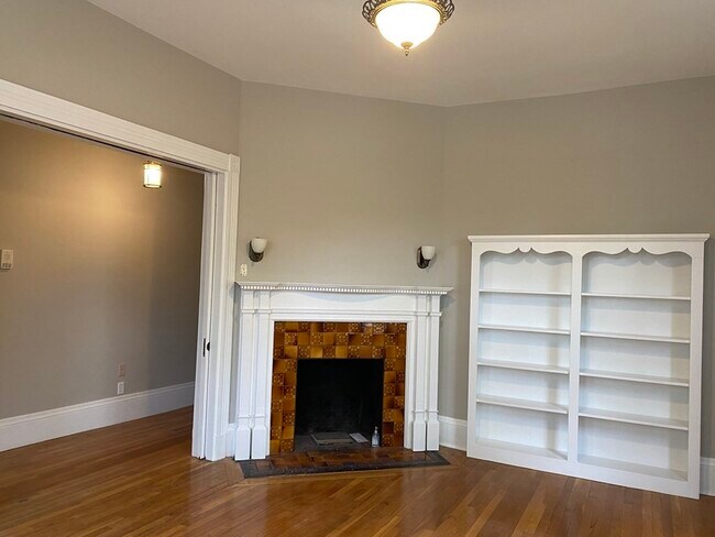 Building Photo - 320 Brookline St